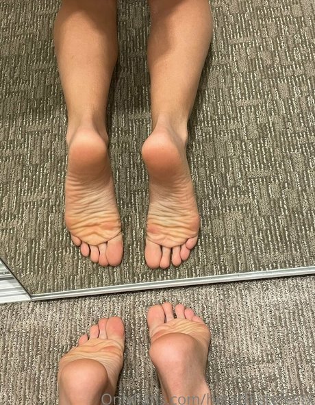 Nacktes geleaktes OnlyFans-Foto von Herathletefeetxo