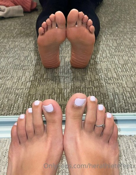 Nacktes geleaktes OnlyFans-Foto von Herathletefeetxo