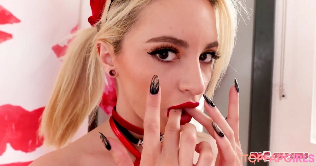 Nacktes geleaktes OnlyFans-Foto von Lola Fae #1596
