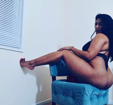Nacktes geleaktes OnlyFans-Foto von Angelabrinx