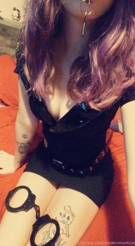 Modernmorticia