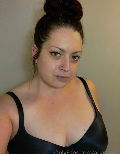 Nacktes geleaktes OnlyFans-Foto von Ariarogue