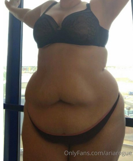 Nacktes geleaktes OnlyFans-Foto von Ariarogue
