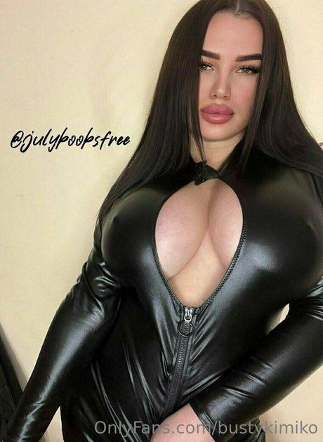 Nacktes geleaktes OnlyFans-Foto von Bustykimiko