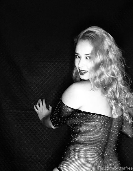 Nacktes geleaktes OnlyFans-Foto von Brunafree