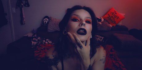 Nacktes geleaktes OnlyFans-Foto von Satan