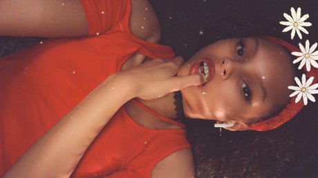 Nacktes geleaktes OnlyFans-Foto von Latyla Ampamp Eli
