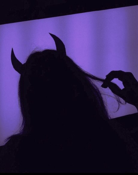 Nacktes geleaktes OnlyFans-Foto von Satan
