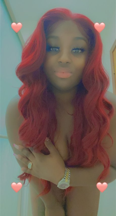 Nacktes geleaktes OnlyFans-Foto von Sariahthedoll
