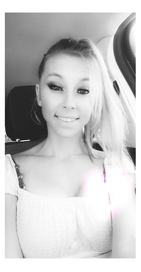 Nacktes geleaktes OnlyFans-Foto von Sarah Knoxxx