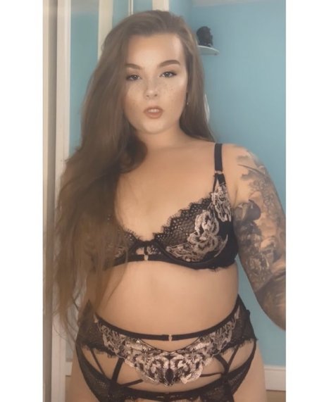 Nacktes geleaktes OnlyFans-Foto von Sapphire