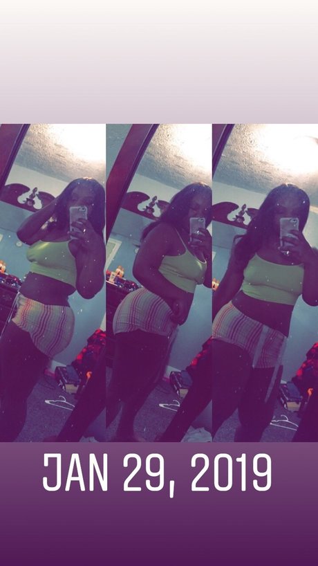 Nacktes geleaktes OnlyFans-Foto von Sapphire Blue