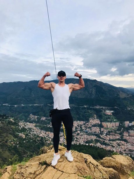 Nacktes geleaktes OnlyFans-Foto von Santi Asthetic