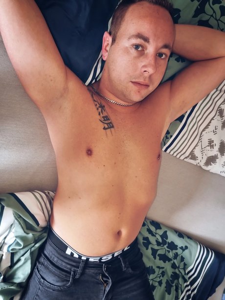 Nacktes geleaktes OnlyFans-Foto von Sandro Becker