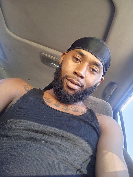 Nacktes geleaktes OnlyFans-Foto von Yungbull