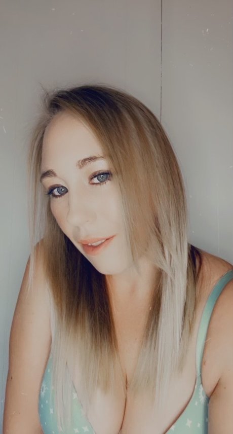 Nacktes geleaktes OnlyFans-Foto von Tabitha