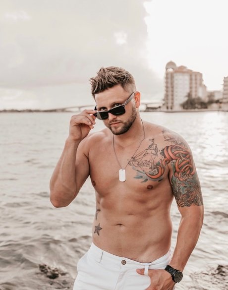 Nacktes geleaktes OnlyFans-Foto von Guynextdoor