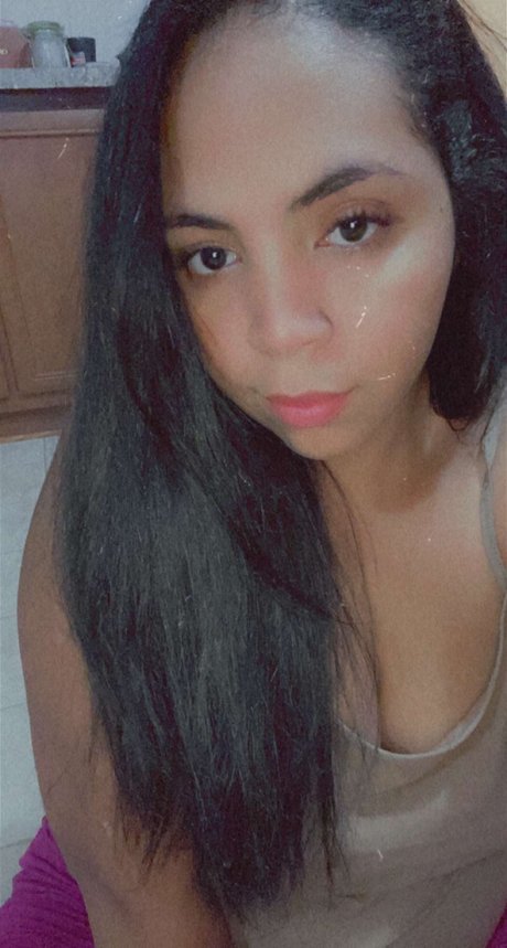 Nacktes geleaktes OnlyFans-Foto von Shy Naughty Girl  