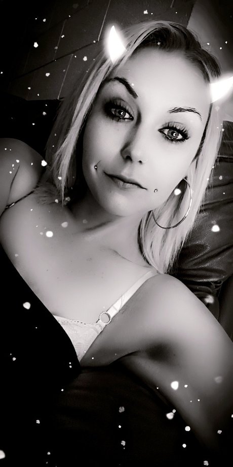 Nacktes geleaktes OnlyFans-Foto von Sazzi 