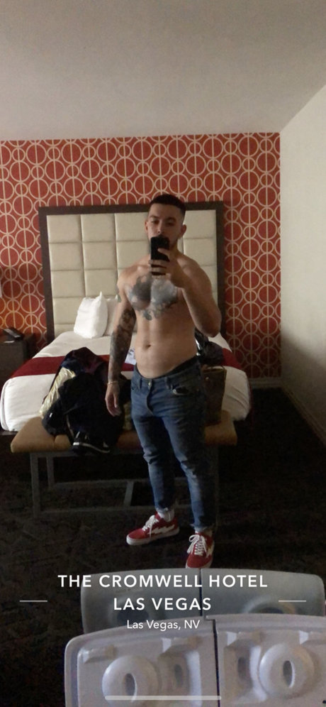 Nacktes geleaktes OnlyFans-Foto von Ethan Lam