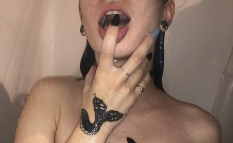 Nacktes geleaktes OnlyFans-Foto von Saturn