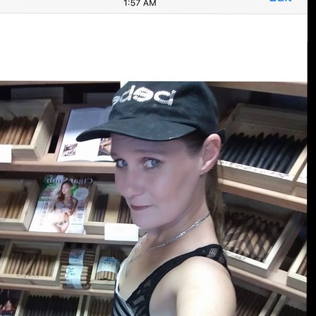 Nacktes geleaktes OnlyFans-Foto von Nifty Granny