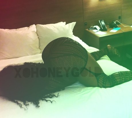 Nacktes geleaktes OnlyFans-Foto von Honey Gold