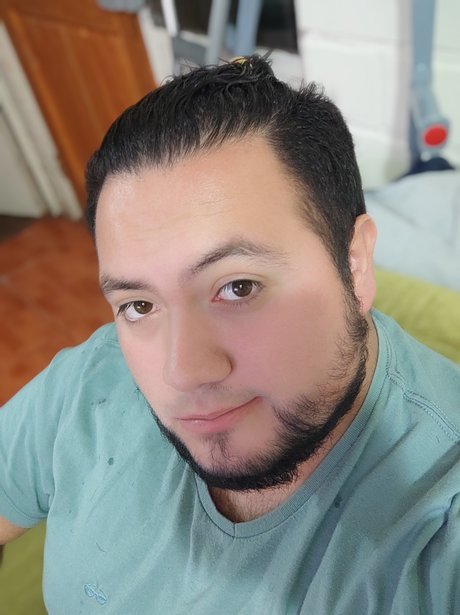 Nacktes geleaktes OnlyFans-Foto von Michael Salinas
