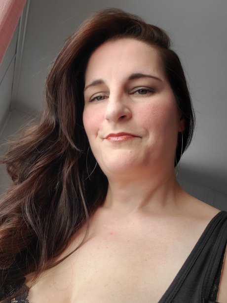 Nacktes geleaktes OnlyFans-Foto von Felon Fatale