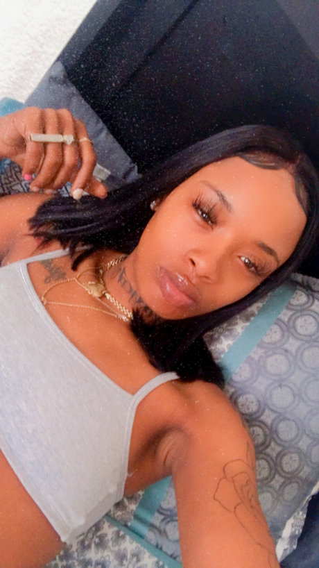 Nacktes geleaktes OnlyFans-Foto von Angel Marrie