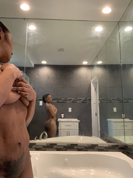 Nacktes geleaktes OnlyFans-Foto von Yoki Blossom