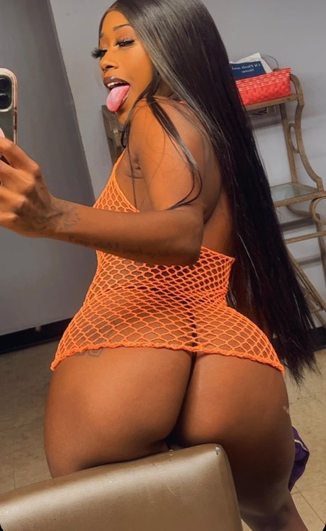 Nacktes geleaktes OnlyFans-Foto von Tee