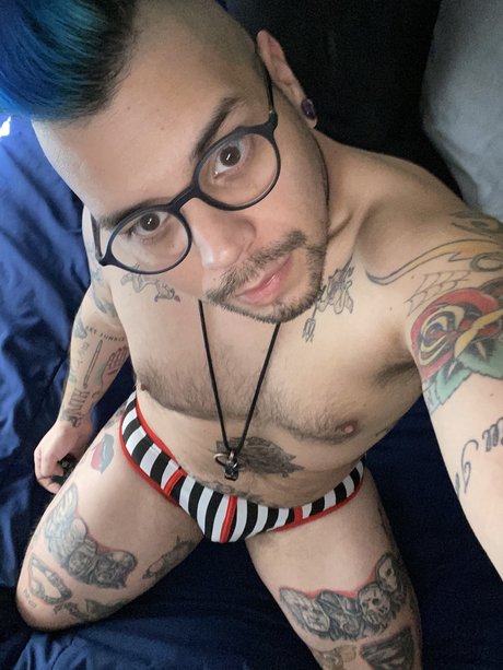 Nacktes geleaktes OnlyFans-Foto von Spike