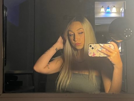Nacktes geleaktes OnlyFans-Foto von London