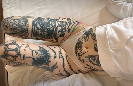 Nacktes geleaktes OnlyFans-Foto von Mia 