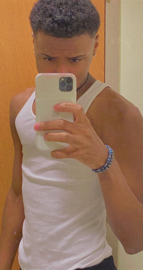 Nacktes geleaktes OnlyFans-Foto von Saint