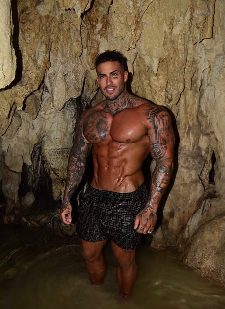 Nacktes geleaktes OnlyFans-Foto von Troyboy Private 