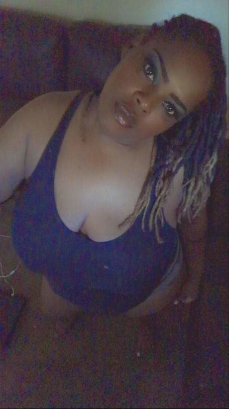 Nacktes geleaktes OnlyFans-Foto von Queen Sukubuss