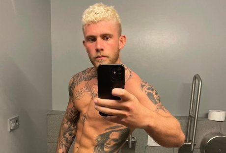Nacktes geleaktes OnlyFans-Foto von Kvidir