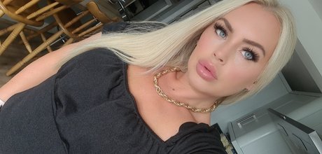 Nacktes geleaktes OnlyFans-Foto von Felicity Lou