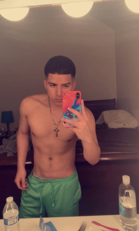 Nacktes geleaktes OnlyFans-Foto von Ziggy Xenos