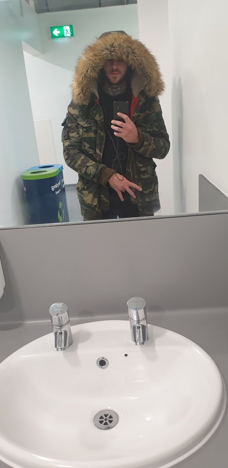 Nacktes geleaktes OnlyFans-Foto von Chris