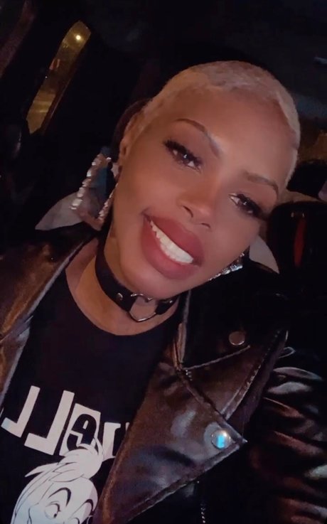 Nacktes geleaktes OnlyFans-Foto von Flossie