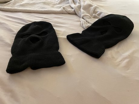 Nacktes geleaktes OnlyFans-Foto von Masked Gay Couple