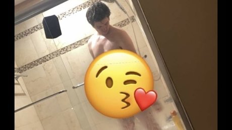 Nacktes geleaktes OnlyFans-Foto von Jake Hall