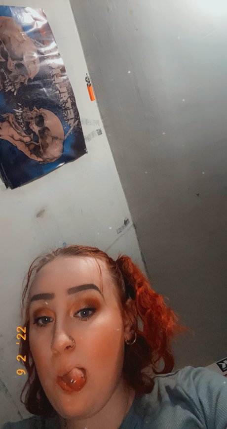 Nacktes geleaktes OnlyFans-Foto von Emi
