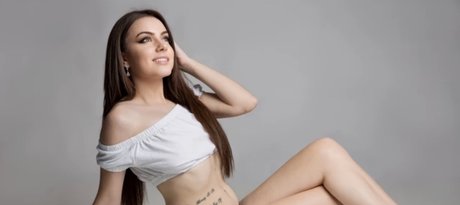 Nacktes geleaktes OnlyFans-Foto von Nadia L
