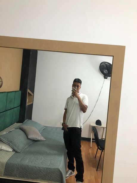 Nacktes geleaktes OnlyFans-Foto von Julin Arias