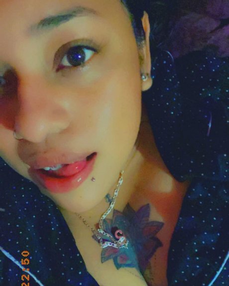 Nacktes geleaktes OnlyFans-Foto von Sele