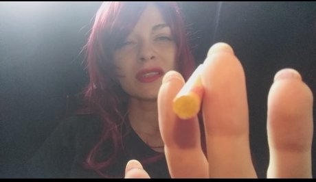 Nacktes geleaktes OnlyFans-Foto von Sinfulevaqueen